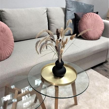 Appartamento Magnolia Apartman Sopron Esterno foto