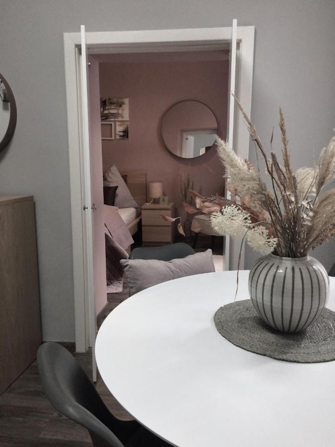 Appartamento Magnolia Apartman Sopron Esterno foto